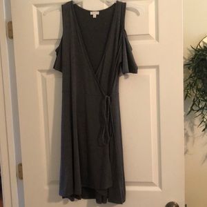 Cold-shoulder Wrap dress